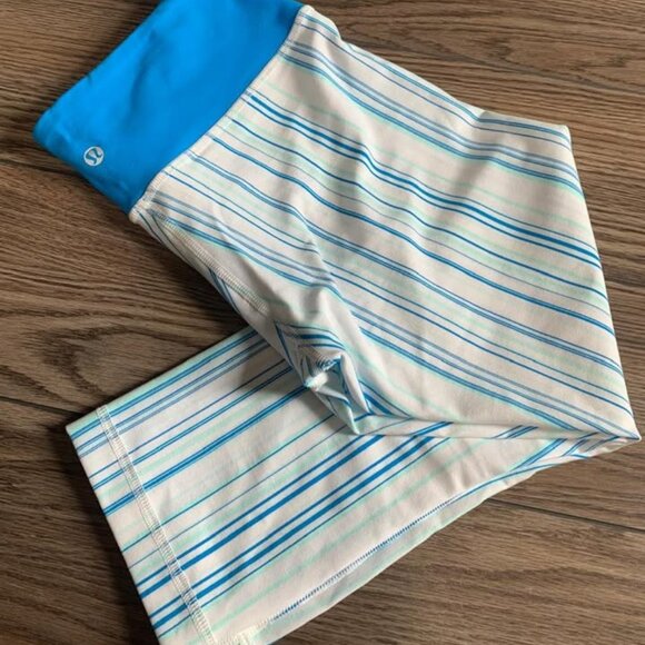 Never worn Lululemon Cropped Leggings – White & Blue Stripe – Size 8 - Picture 2 of 8